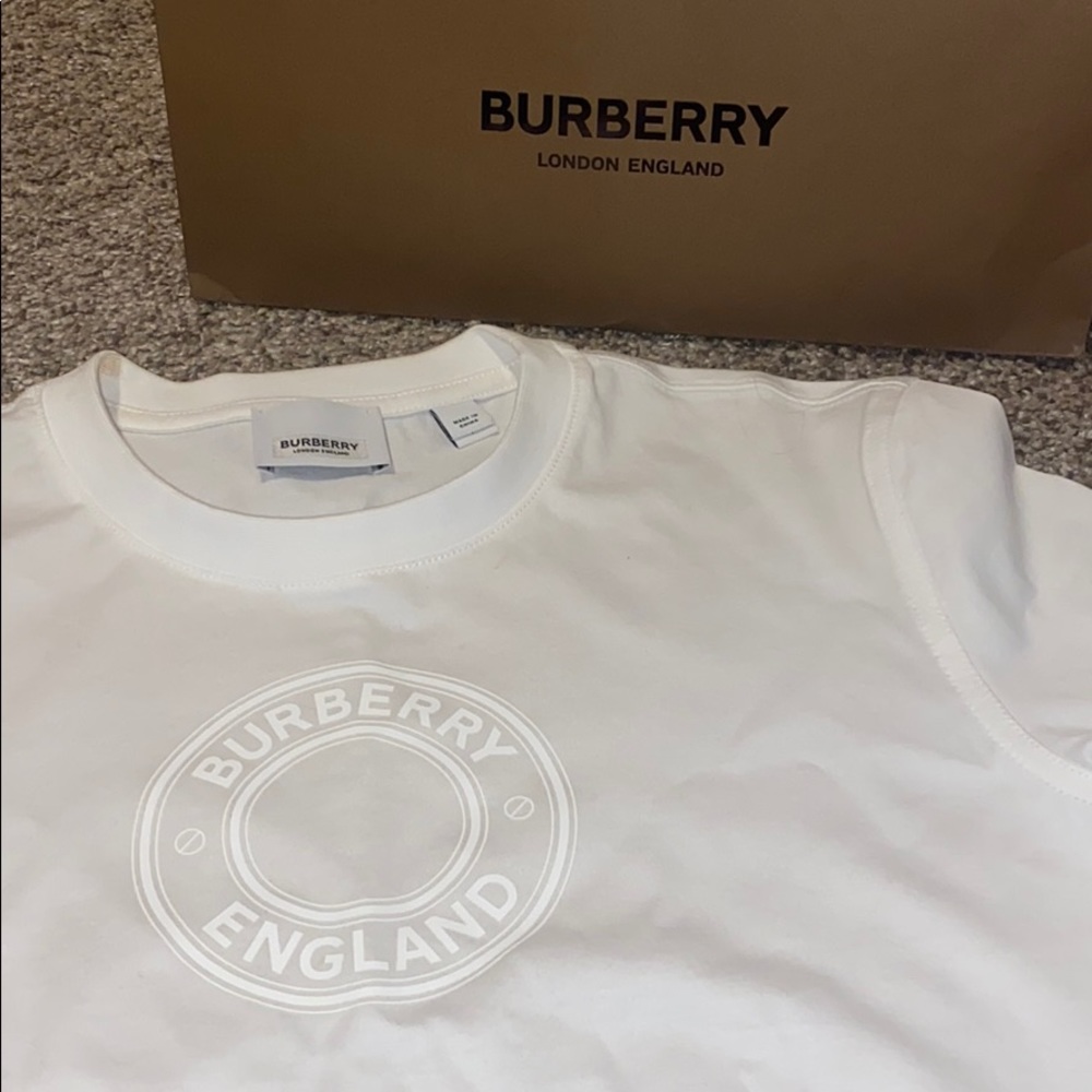 Womens Burberry white T shirt   like NEW